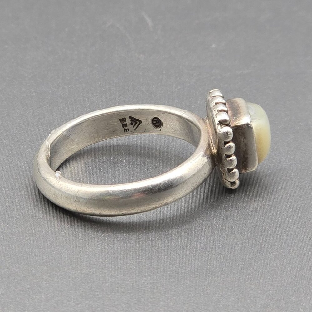 Retired Silpada Button Frame Mother of Pearl Ring Sterling Silver Size 7 - Picture 2 of 13